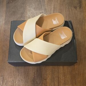 Sorel VIBE Women's Tan and Cream CrissCross Slide, 9.5, NEW